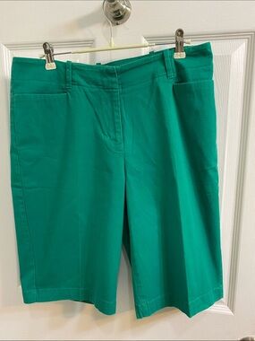 Talbots Green 11” Perfect Short Women’s Size 10 Summer Business Casual Classic